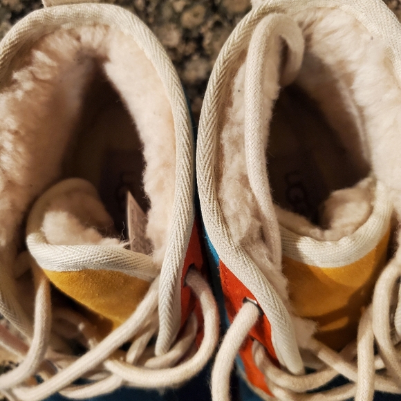 Ugg Neumel sherpa lined bootie EUC - Picture 5 of 5